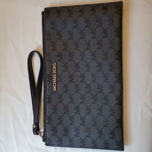 Michael Kors large wristlet